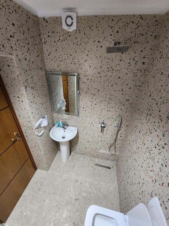 Pietro Guesthouse 2 Тирана Экстерьер фото